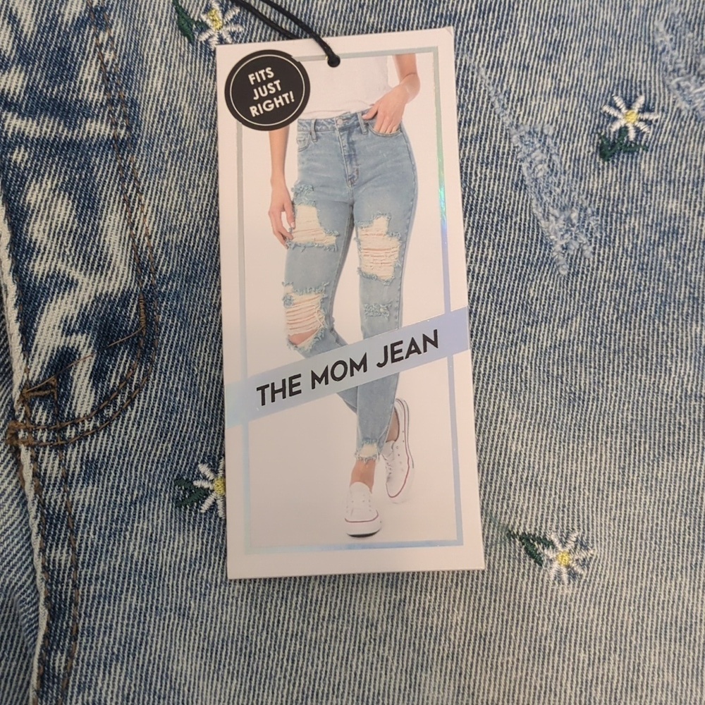 Tinseltown distressed floral embroidered hi-rise the mom jeans - Picture 3 of 13